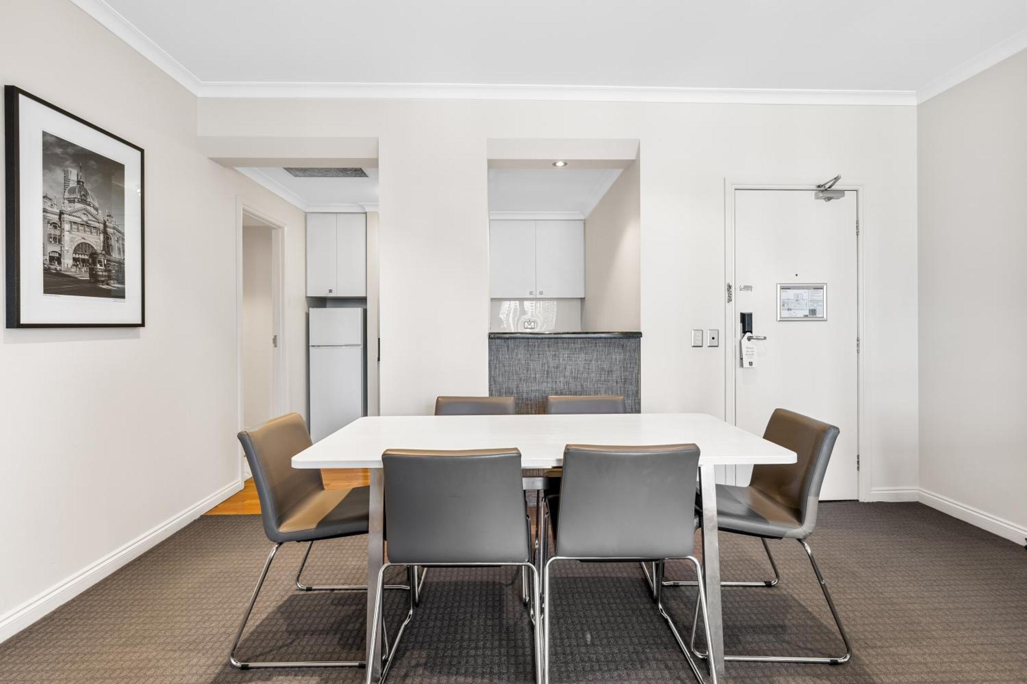 Clarion Suites Gateway ملبورن الغرفة الصورة
